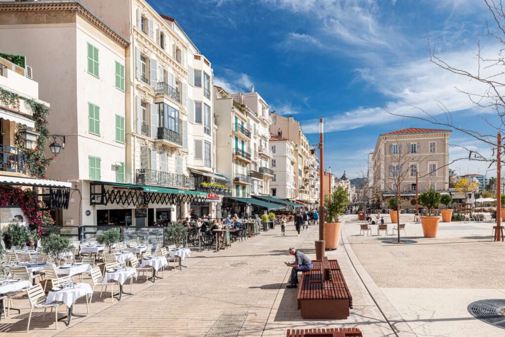 location Cannes yachting festival